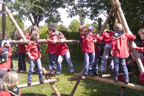 Pionieren, bouwen met hout en touw